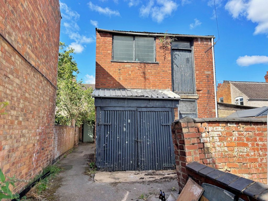 Property photo 1 of 5
