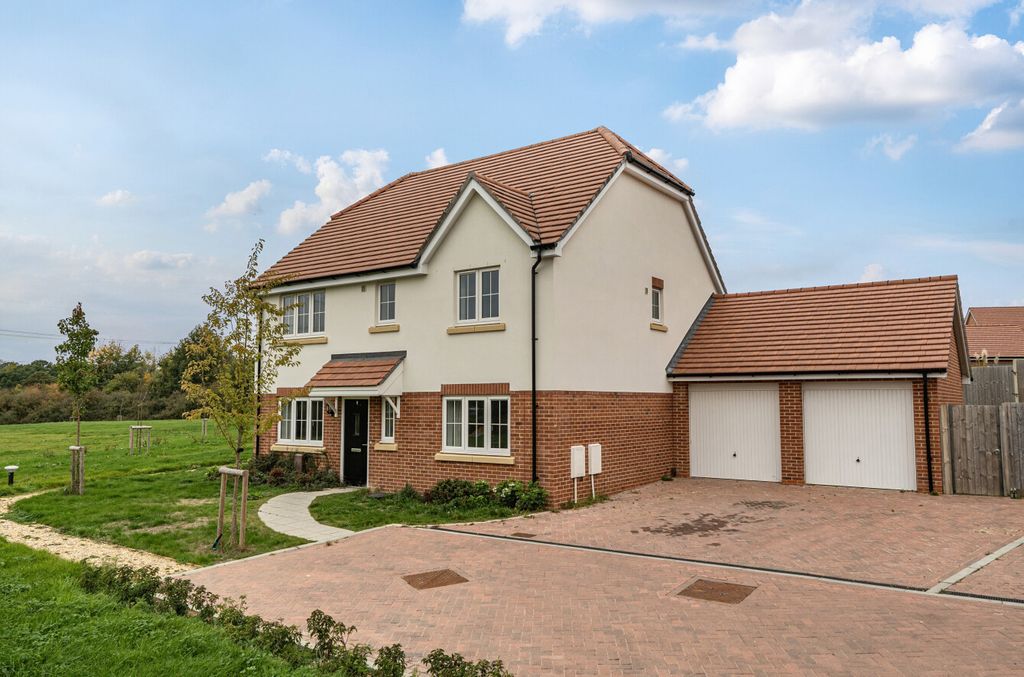 Property photo 1 of 12 1361734-1-68E8F07...