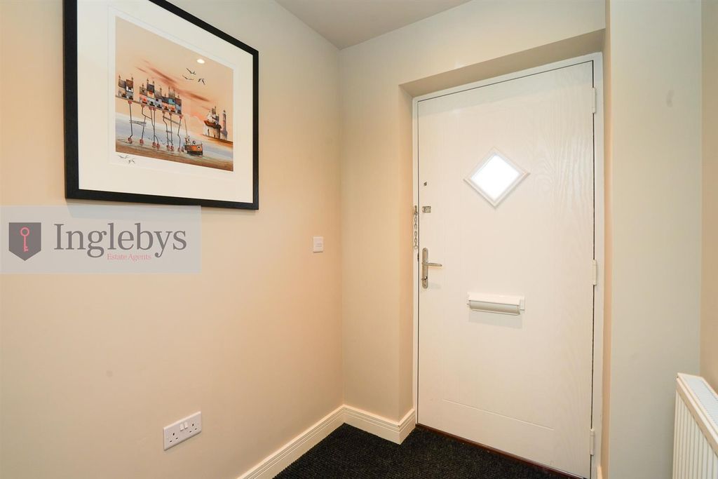 Property photo 2 of 40