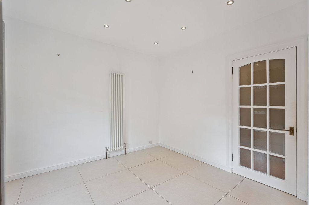 Property photo 3 of 28