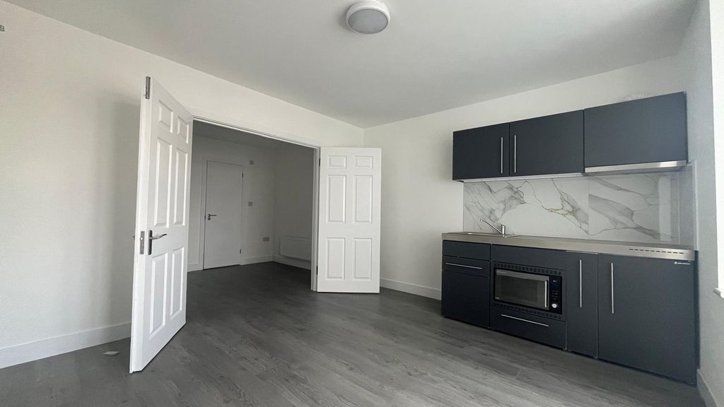 Property photo 1 of 3