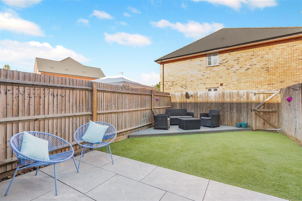 Property photo 3 of 14 8660212-Exterior07.Jpg