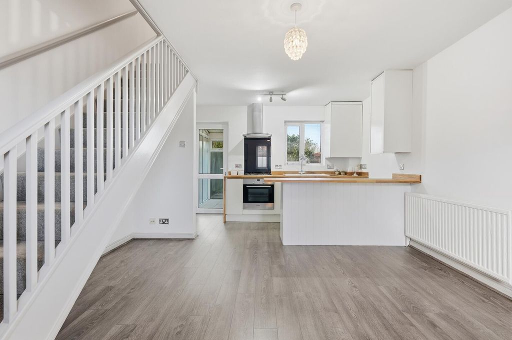 Property photo 2 of 19 Kitchen