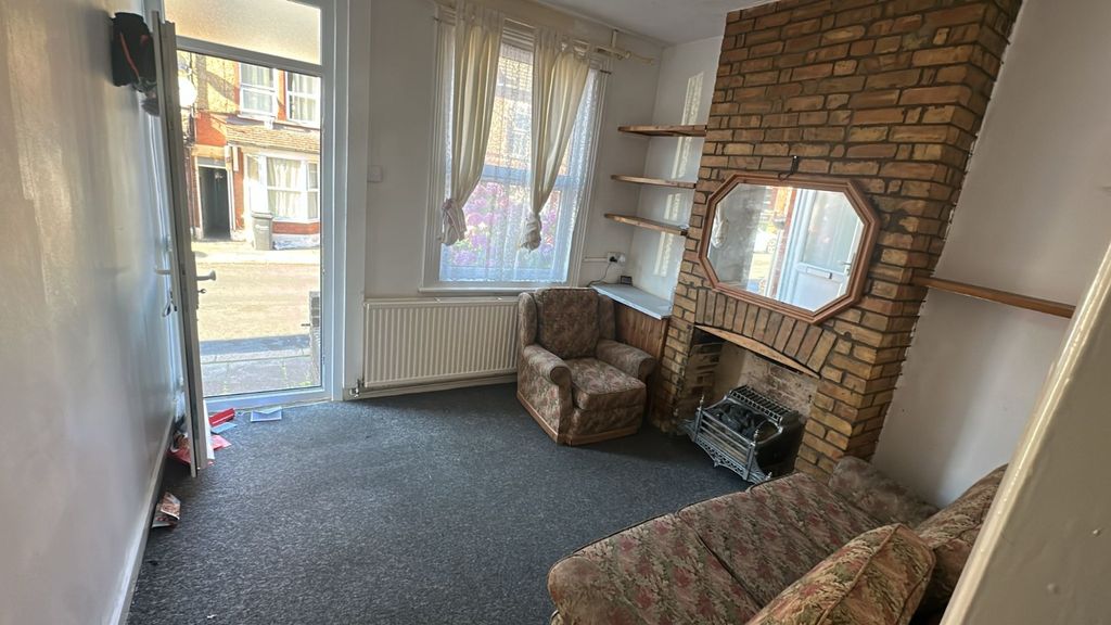 Property photo 3 of 12