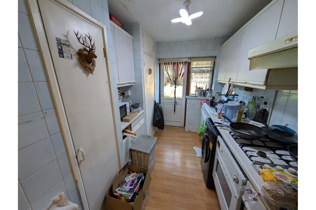 Property photo 3 of 32 Kitchen