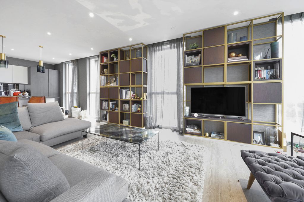 Property photo 3 of 12