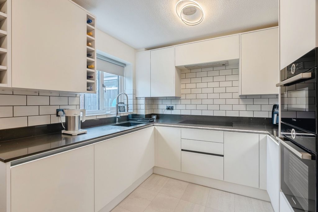 Property photo 2 of 17 Photo