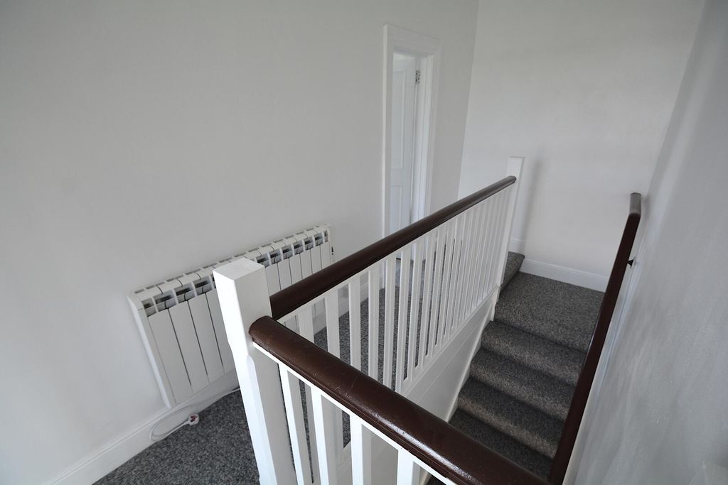 Property photo 2 of 10 Landing