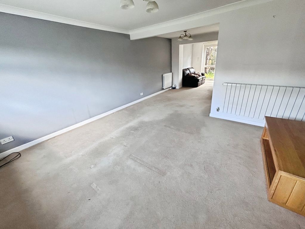 Property photo 2 of 18 Living Room