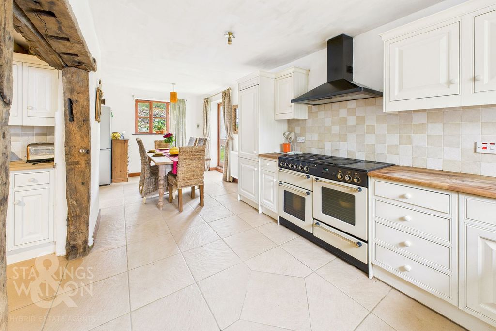 Property photo 3 of 37