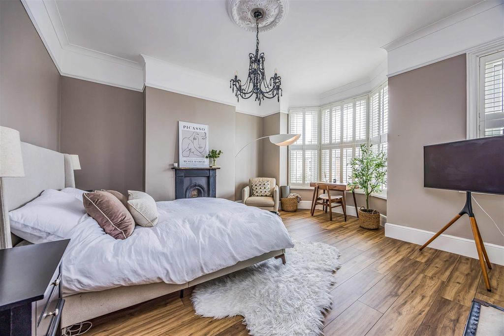 Property photo 1 of 31 106 Saint Andrews Road, Southsea-Small-Porticomark