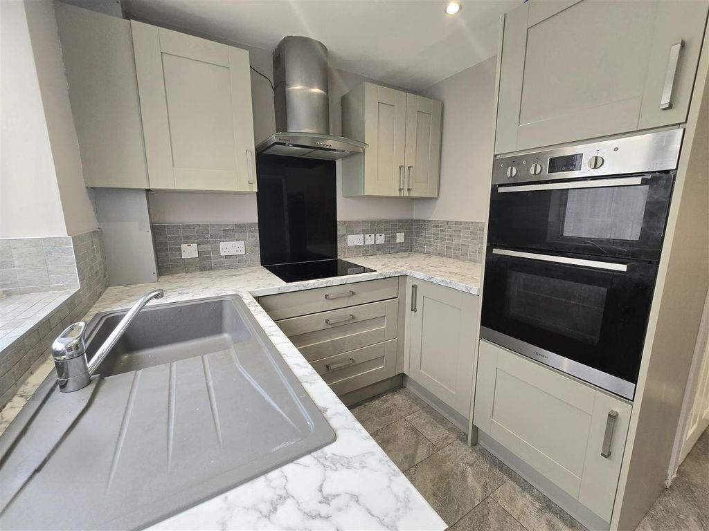 Property photo 2 of 17 Kitchen