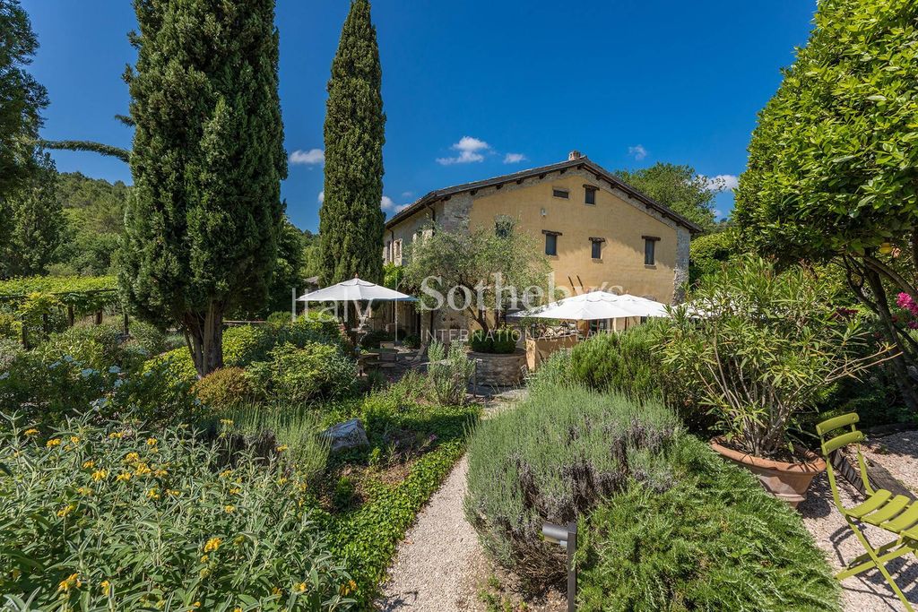 Property photo 2 of 33