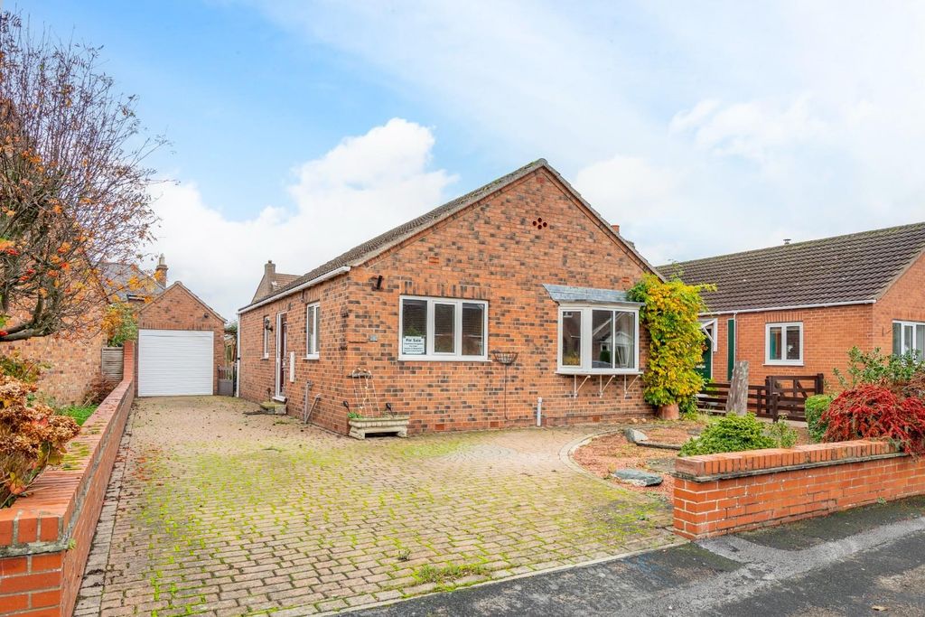 Property photo 1 of 13 Front (External)