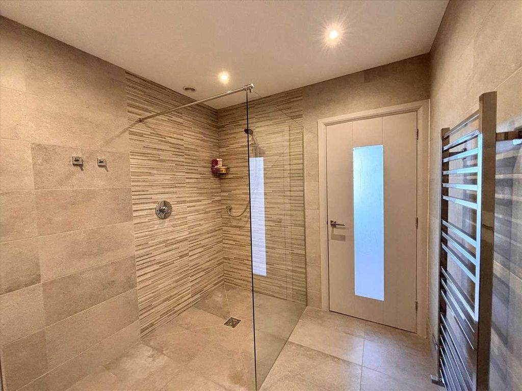 Additional image 22 of 4 bed flat for saleCavendish Road East, The Park, Nottingham NG7