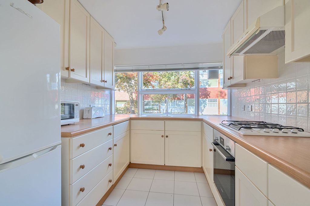 Property photo 3 of 20