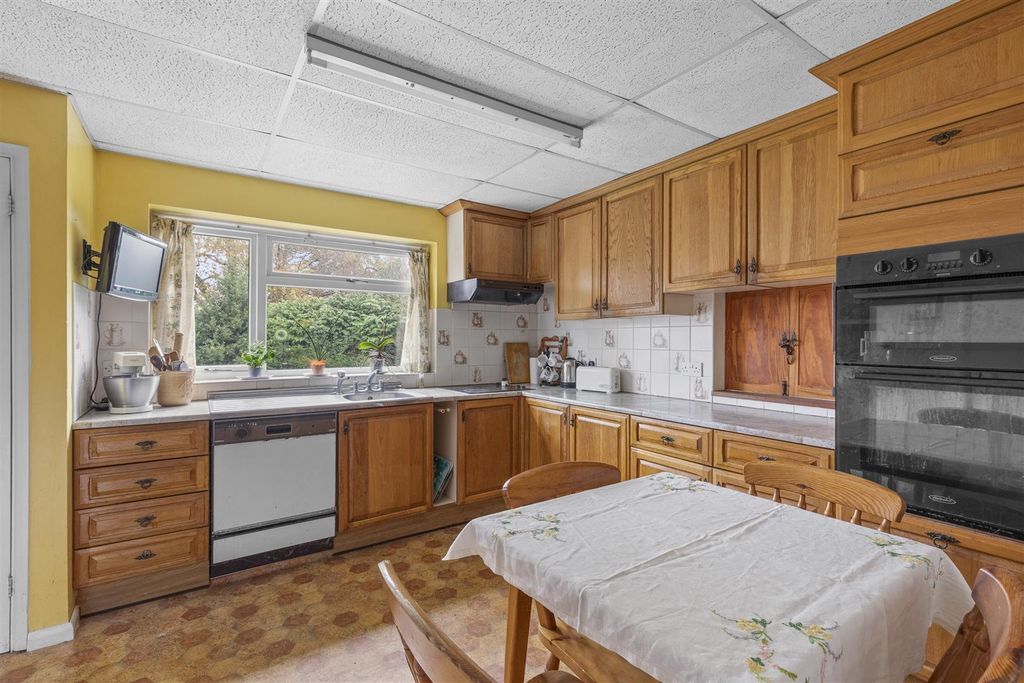 Property photo 2 of 16 12 Lowlands Crescent, Hp15 6Eg-10.Jpg