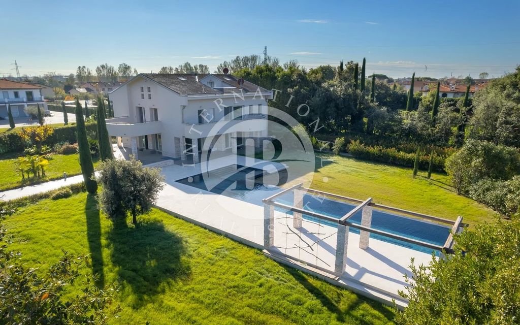 Property photo 1 of 23