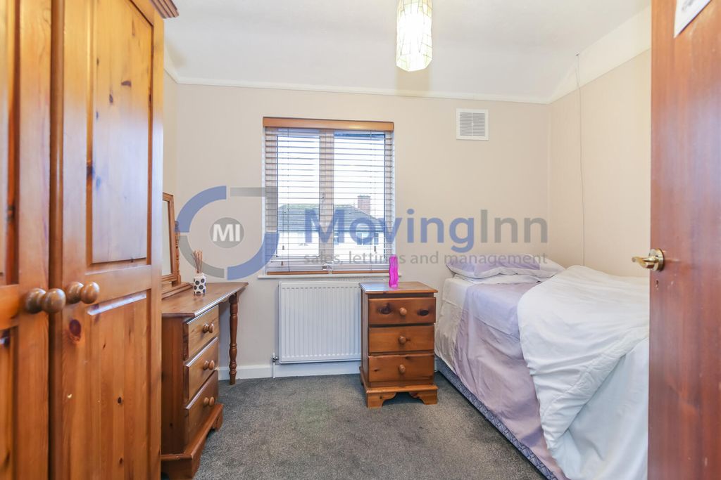 Property photo 1 of 6 Bedroom