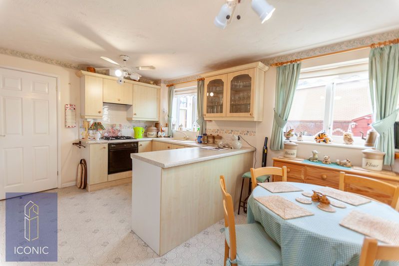 Property photo 3 of 17 Photo 11