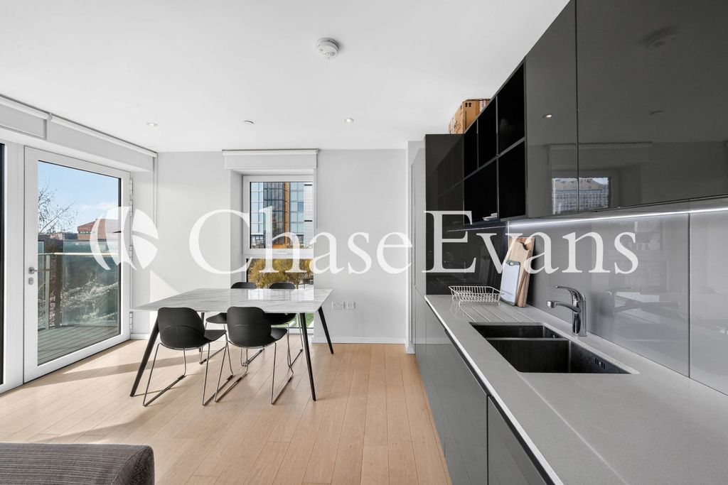 Property photo 3 of 14 Kitchen