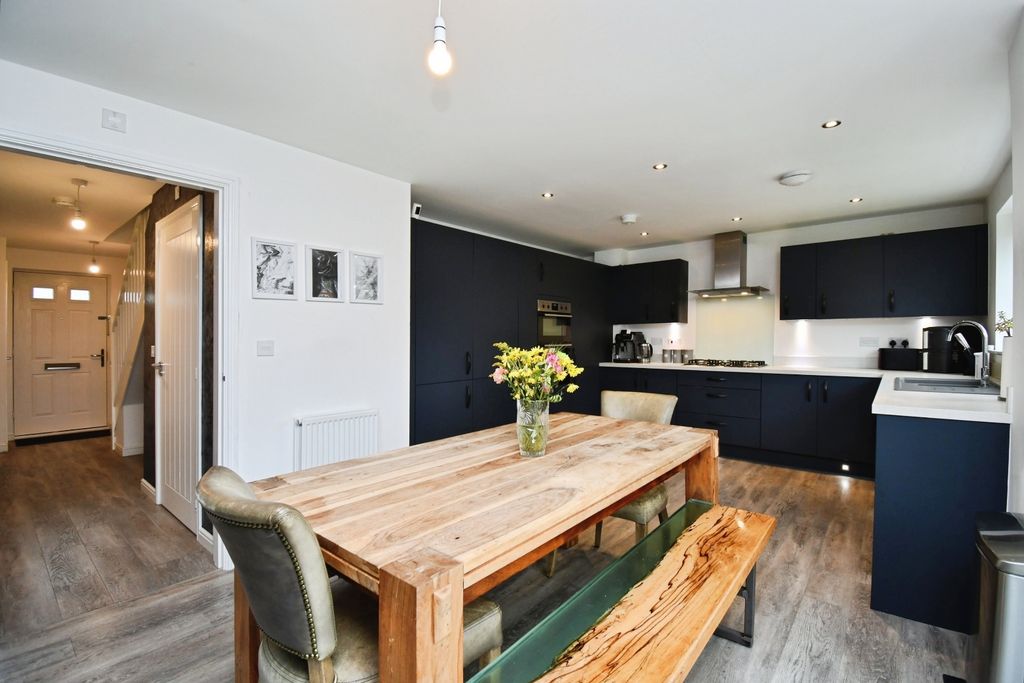 Property photo 3 of 19 Pbox-Img.Jpg