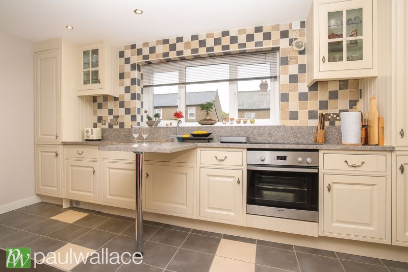 Property photo 2 of 8 Kitchen