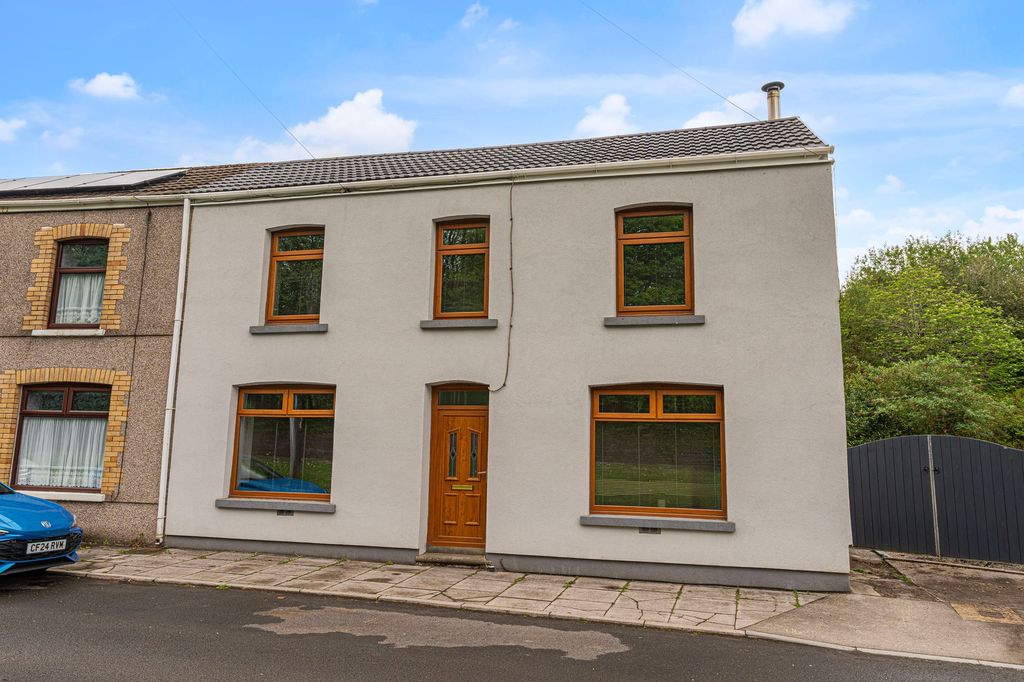 Property photo 1 of 48