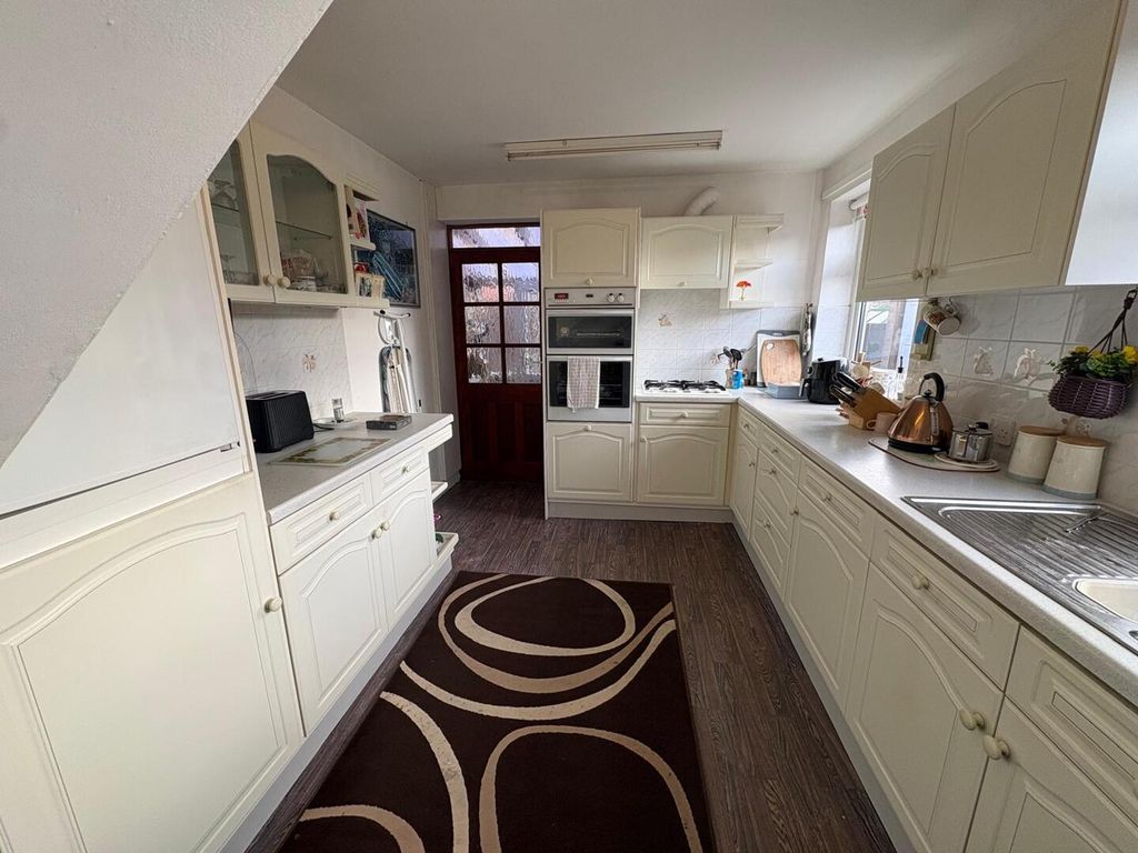 Property photo 3 of 15 Kitchen