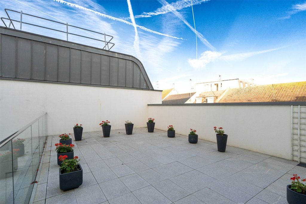 Property photo 2 of 19 Picture No. 21