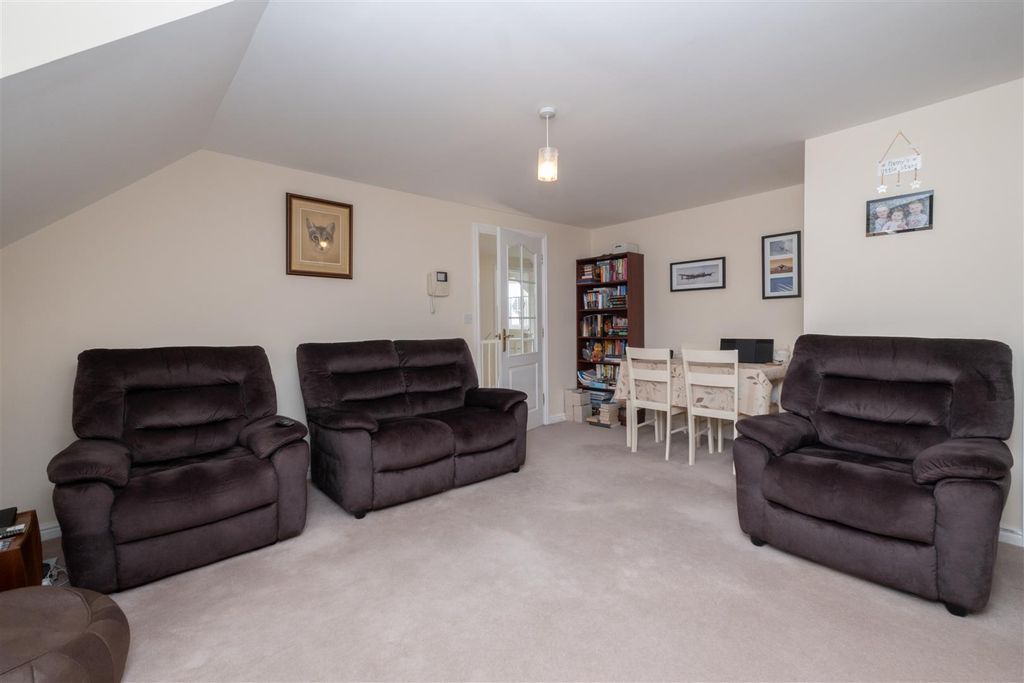 Property photo 2 of 16 Pochard-9.Jpg