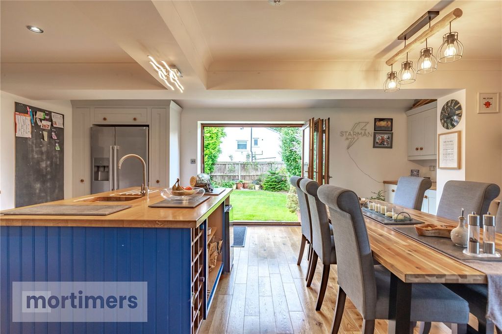 Property photo 2 of 32 Kitchen/Diner