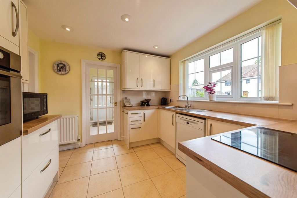 Property photo 3 of 22 Pbox-Img.Jpg