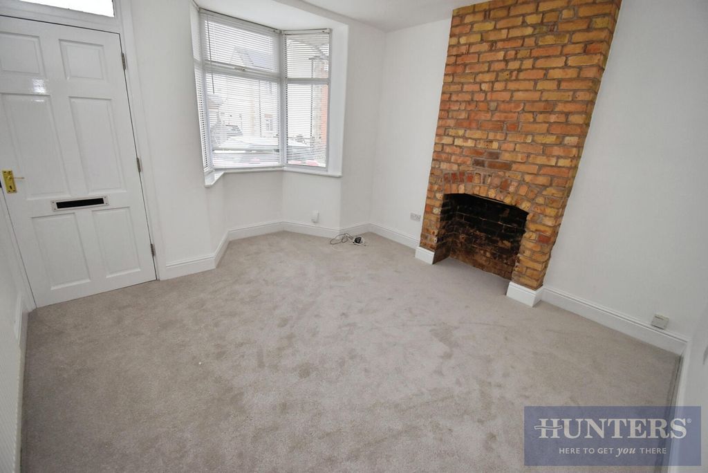 Property photo 2 of 11 Living Room