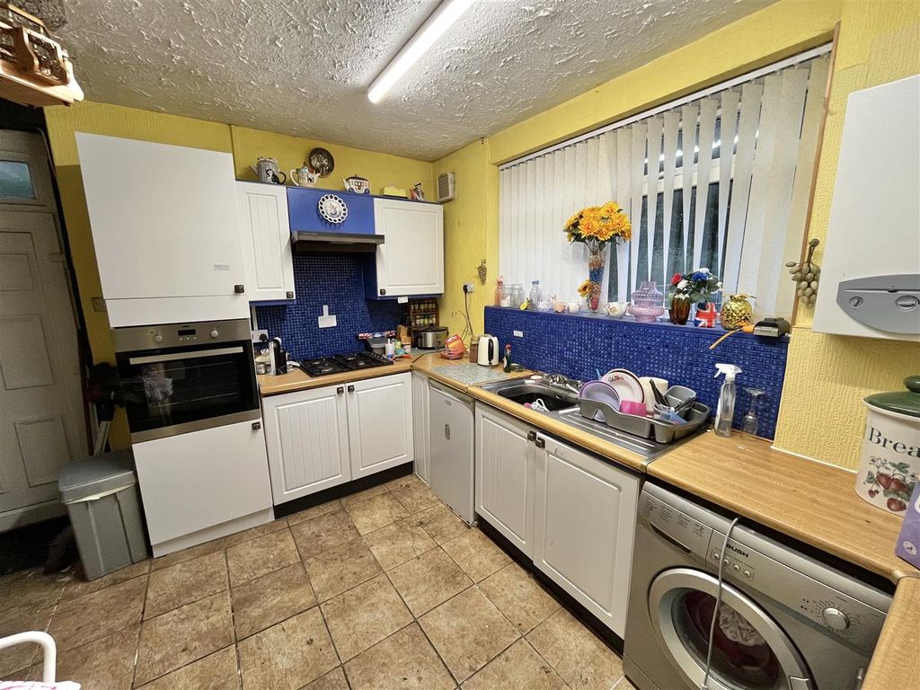 Property photo 3 of 4 Kitchen