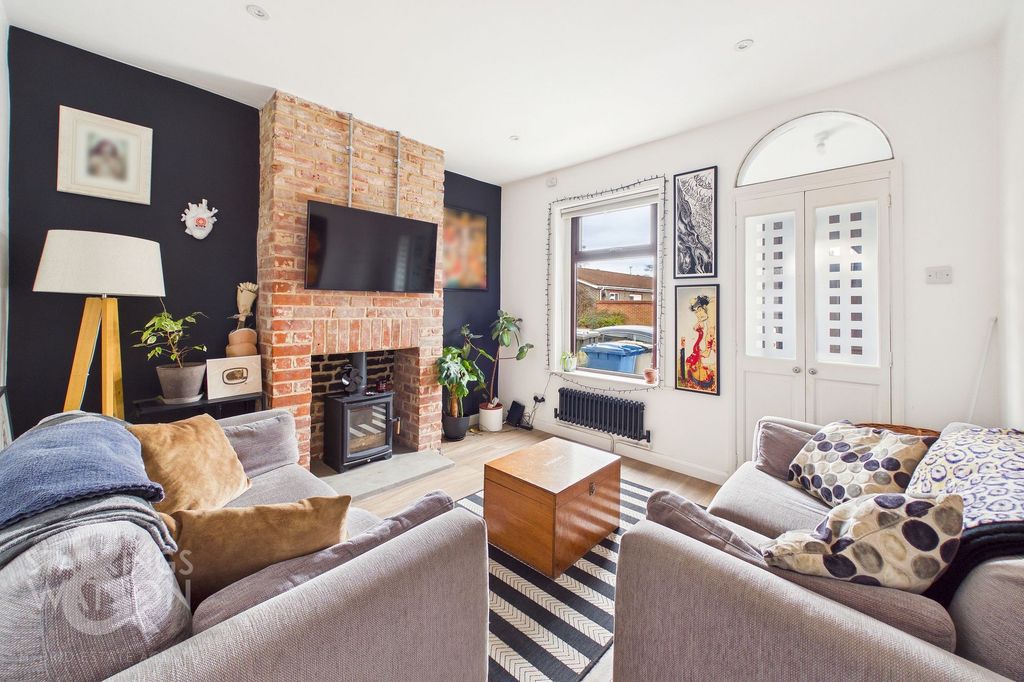 Property photo 2 of 23