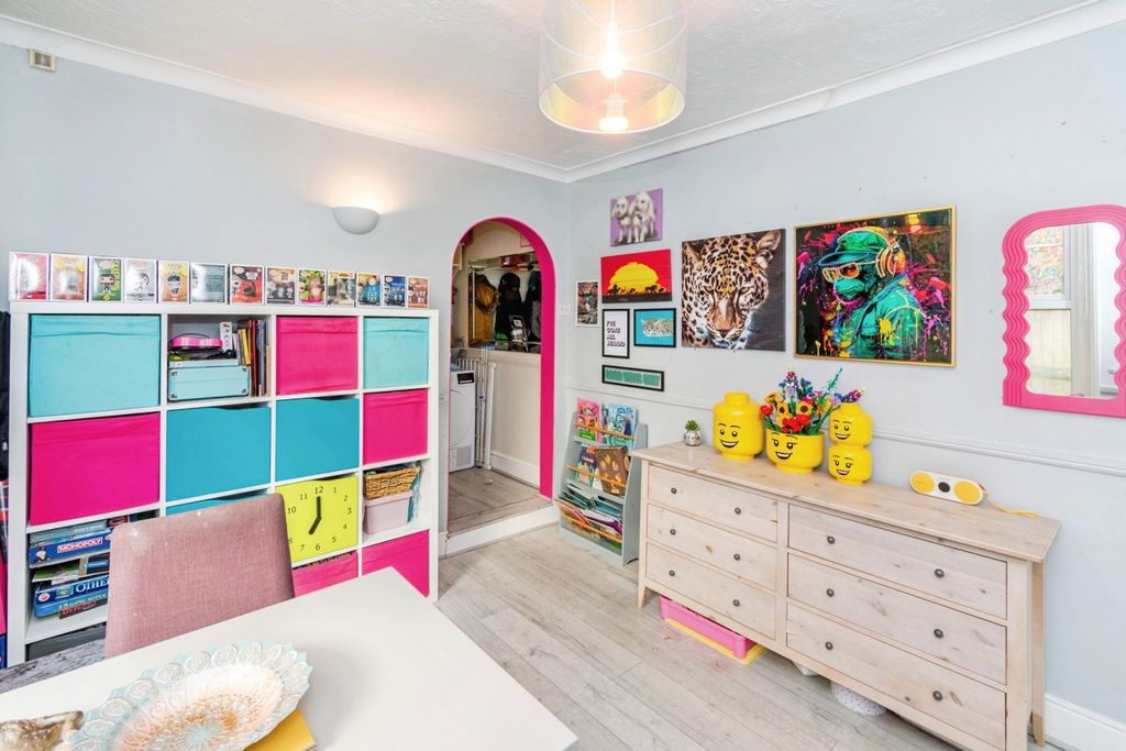 Property photo 3 of 17 Pbox-Img.Jpg