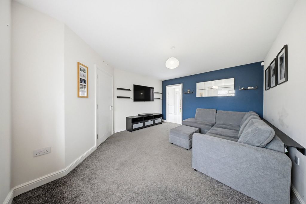 Property photo 2 of 45