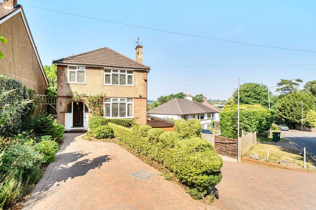 Property photo 1 of 28