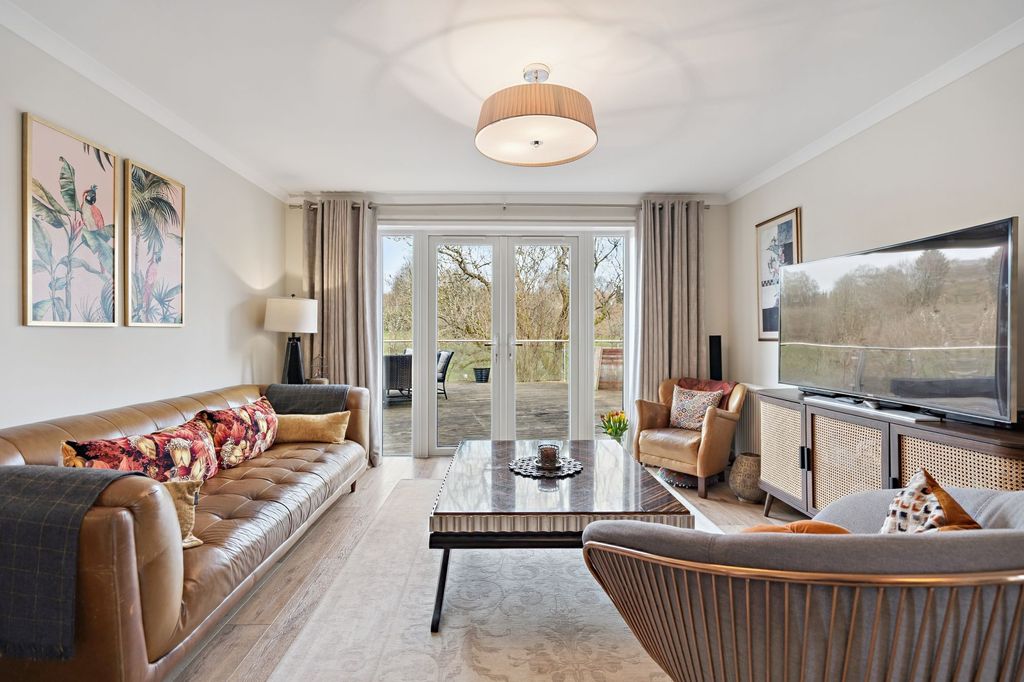 Property photo 2 of 32