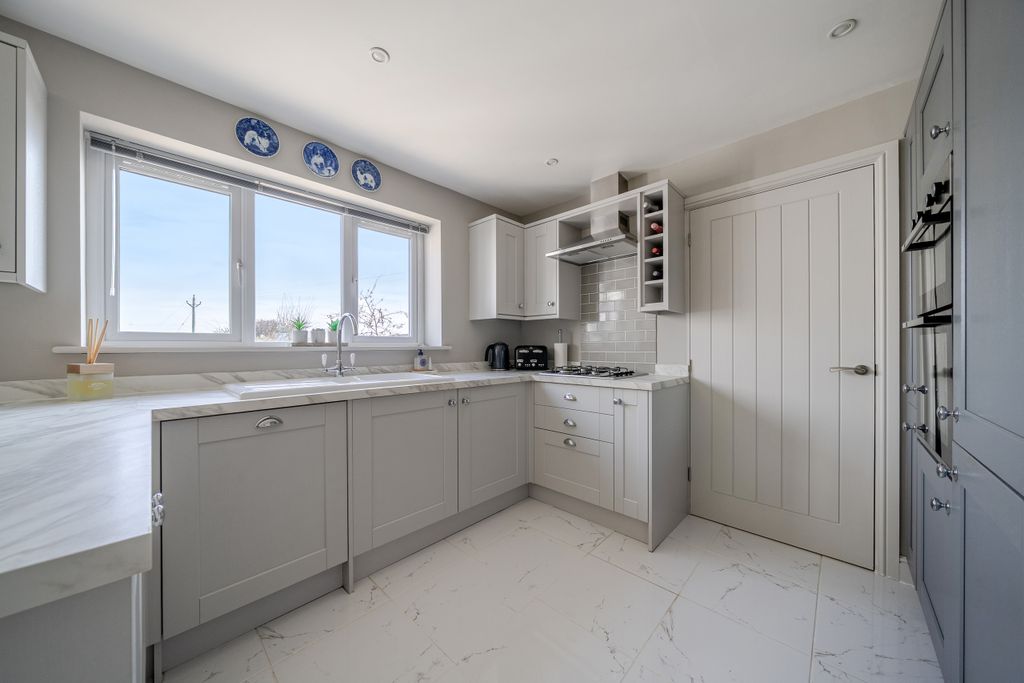 Property photo 3 of 20 1422793-14-69A71B8F18Da1-Arw.Jpg
