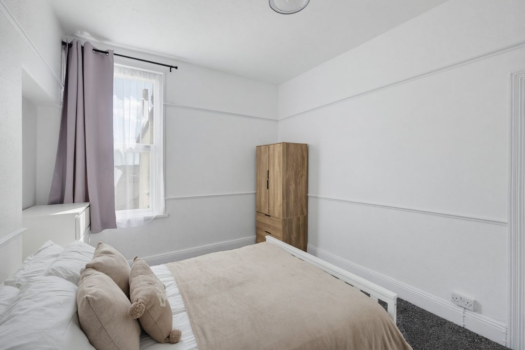 Property photo 2 of 6 0013