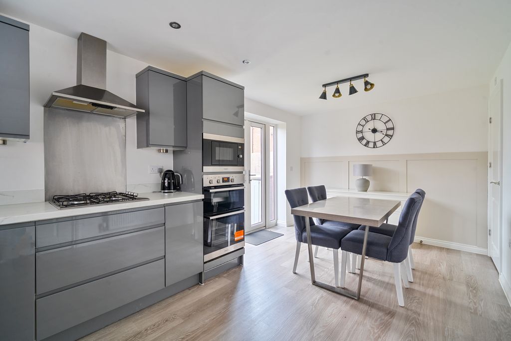 Property photo 2 of 21 1410191-28-698A1B01ee53d-Arw-1