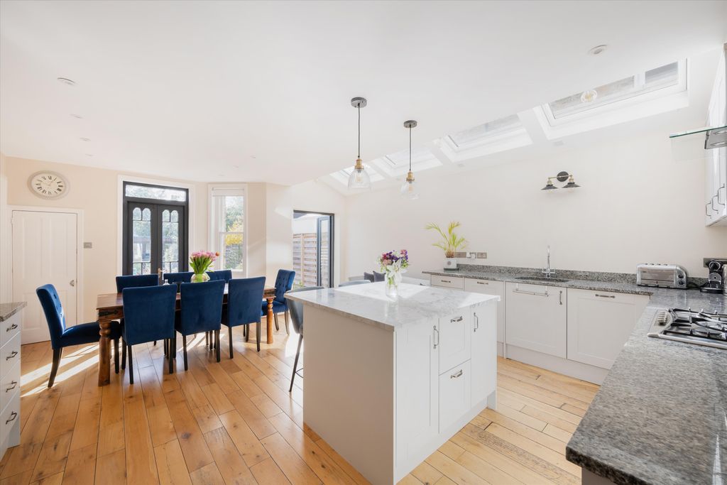 Property photo 3 of 18 Image