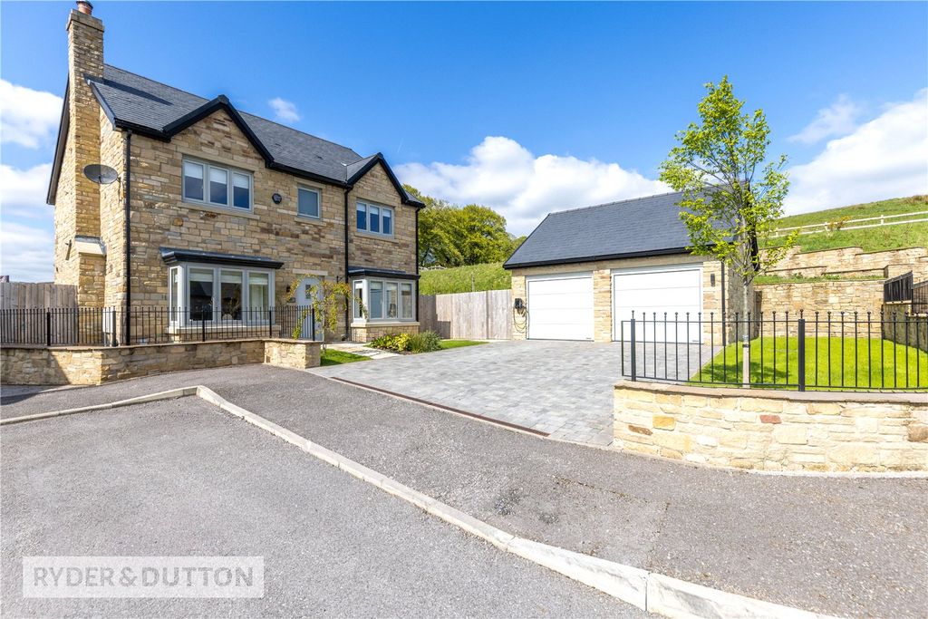 Property photo 1 of 32 Large Detached Home