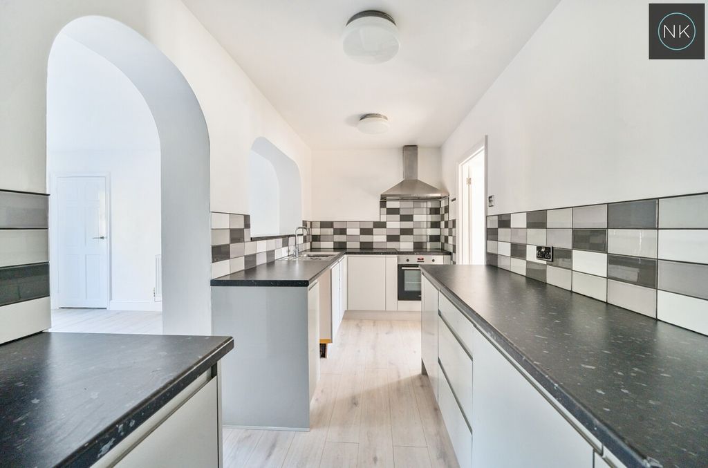 Property photo 3 of 30 4073207