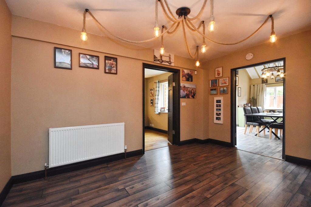 Property photo 2 of 27