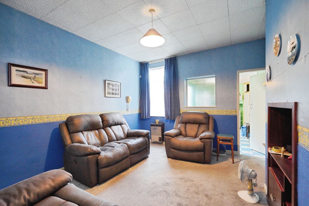 Property photo 2 of 20 Living Room