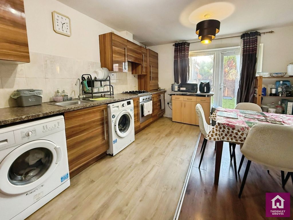 Property photo 2 of 12 Picture No. 11