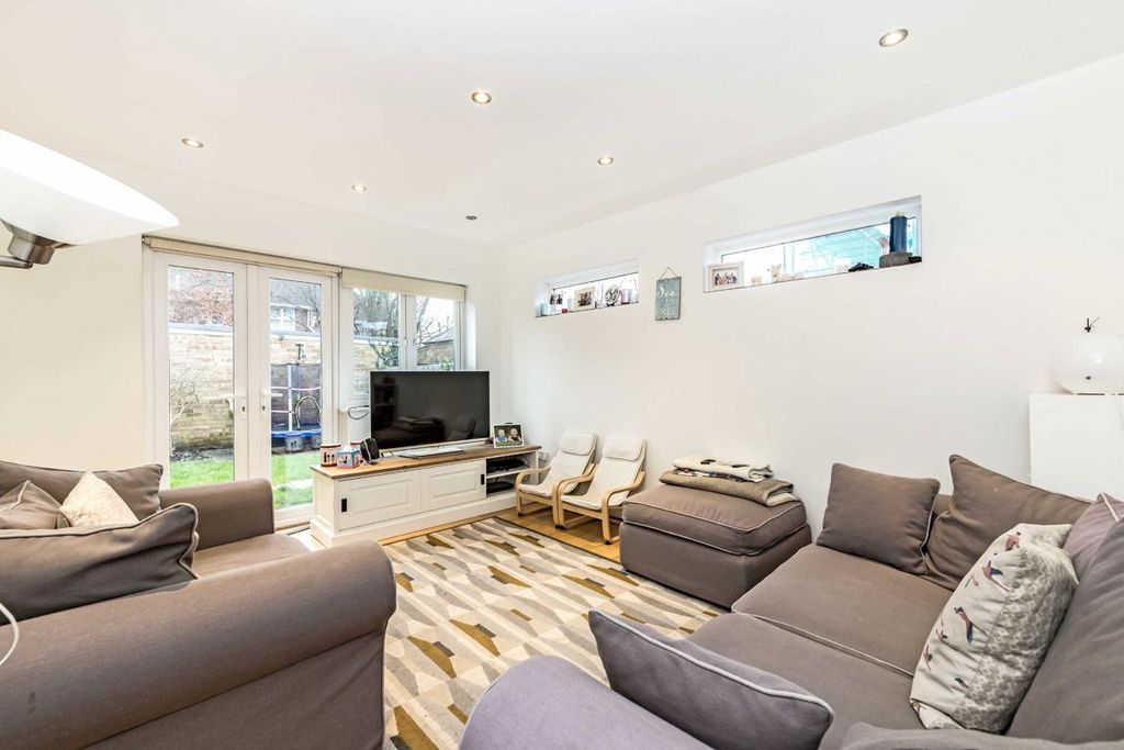 Property photo 2 of 8